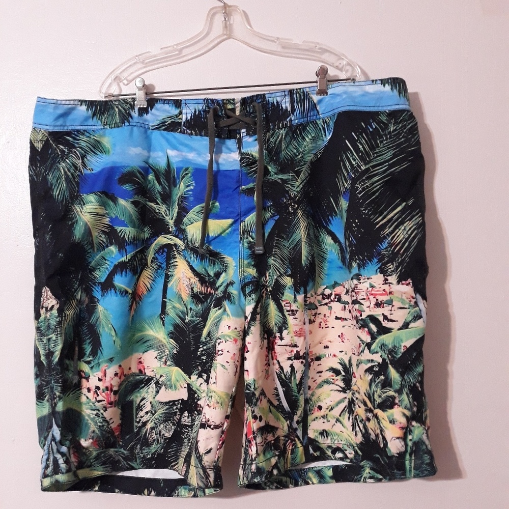 Old navy MENS swim trunks - Picture 3 of 6